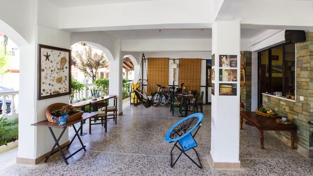 Dionisos Palms Apartments Paralia Dionysiou Exterior foto